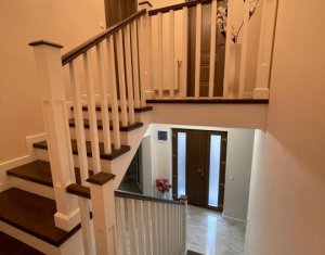 Maison 4 chambres à vendre dans Floresti