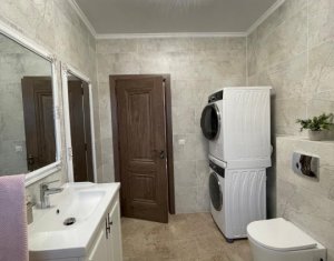 Maison 4 chambres à vendre dans Floresti