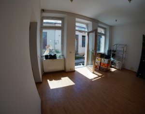 Bureau à louer, 60m2 dans Cluj-napoca, zone Centru