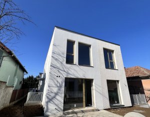 Maison 4 chambres à vendre dans Cluj-napoca, zone Andrei Muresanu