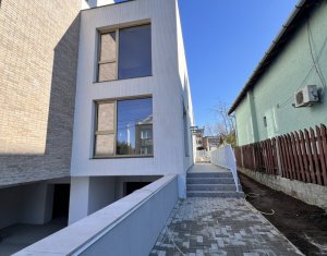 Maison 4 chambres à vendre dans Cluj-napoca, zone Andrei Muresanu