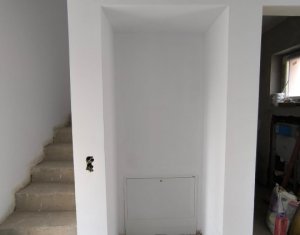 Maison 4 chambres à vendre dans Floresti