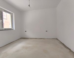 Maison 4 chambres à vendre dans Floresti