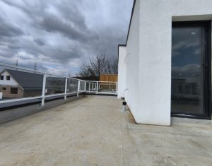 Maison 4 chambres à vendre dans Floresti