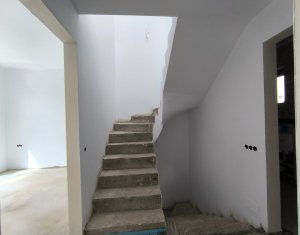 Maison 4 chambres à vendre dans Floresti