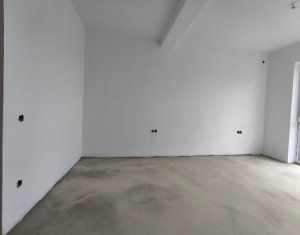 Maison 4 chambres à vendre dans Floresti