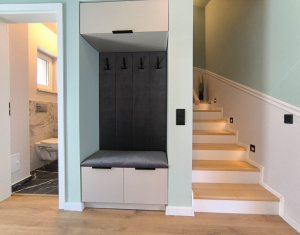 Maison 4 chambres à vendre dans Floresti