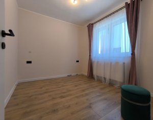 Maison 4 chambres à vendre dans Floresti