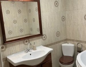 Maison 4 chambres à vendre dans Floresti