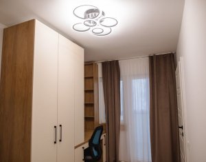 Appartement 4 chambres à vendre dans Cluj-napoca, zone Manastur