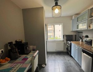 Appartement 4 chambres à vendre dans Cluj-napoca, zone Marasti