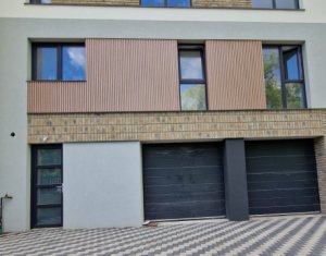 Maison 4 chambres à vendre dans Floresti
