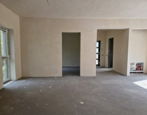 Maison 4 chambres à vendre dans Floresti