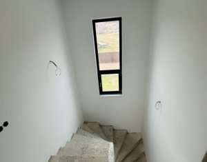 Maison 4 chambres à vendre dans Chinteni