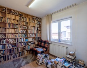 Maison 5 chambres à vendre dans Floresti