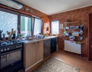 Maison 5 chambres à vendre dans Floresti
