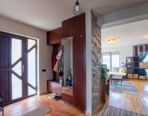 Maison 5 chambres à vendre dans Floresti
