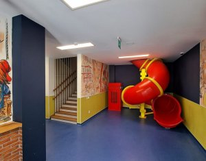 Espace Commercial à louer, 575m2 dans Cluj-napoca, zone Marasti