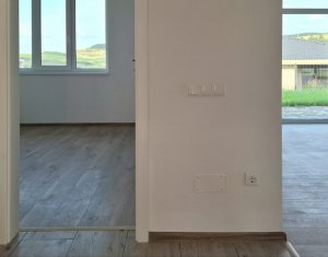 Maison 4 chambres à louer dans Corusu, zone Centru