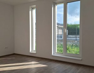 Maison 4 chambres à louer dans Corusu, zone Centru