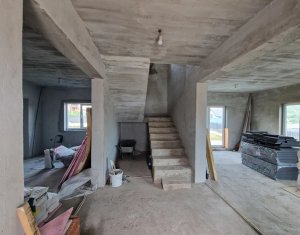 Maison 4 chambres à vendre dans Chinteni