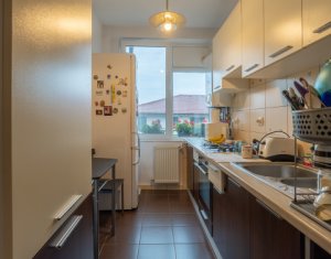 De vanzare apartament cu 3 camere, parcare, Floresti
