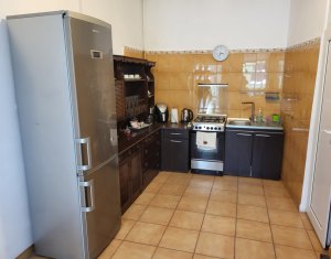Appartement 3 chambres à louer dans Cluj-napoca, zone Centru