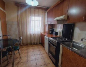 Appartement 4 chambres à vendre dans Cluj-napoca, zone Marasti