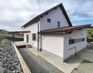 Casa individuala spatioasa–aer curat, liniste si confort in Popesti