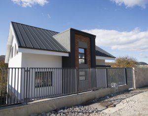 Maison 5 chambres à vendre dans Chinteni