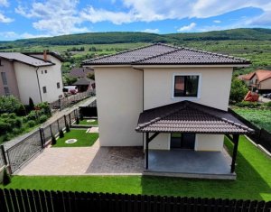 Maison 4 chambres à vendre dans Chinteni