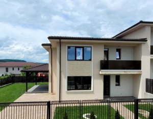 Maison 4 chambres à vendre dans Chinteni