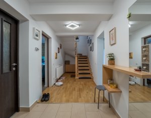 Maison 5 chambres à vendre dans Floresti