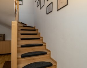 Maison 5 chambres à vendre dans Floresti