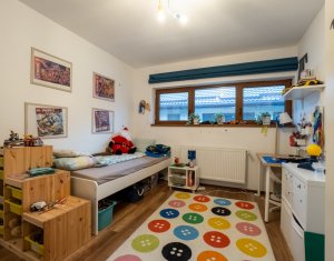 Maison 5 chambres à vendre dans Floresti
