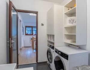 Maison 5 chambres à vendre dans Floresti