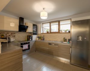 Maison 5 chambres à vendre dans Floresti