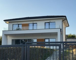 Maison 4 chambres à vendre dans Chinteni