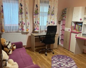 Maison 5 chambres à vendre dans Floresti