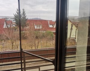 Maison 5 chambres à vendre dans Floresti