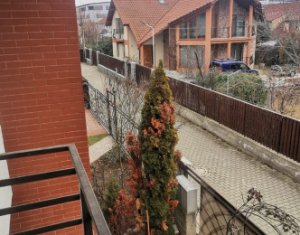 Maison 5 chambres à vendre dans Floresti