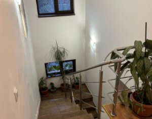 Maison 5 chambres à vendre dans Floresti