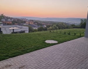 Vila in duplex, intr-o zona linistita, D+P+E, Dezmir