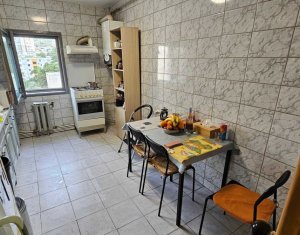 Appartement 4 chambres à vendre dans Cluj-napoca, zone Manastur