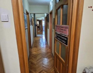 Appartement 4 chambres à vendre dans Cluj-napoca, zone Manastur