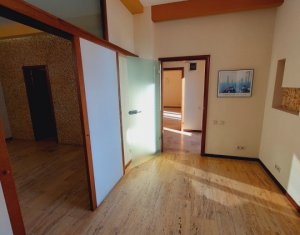 Appartement 3 chambres à louer dans Cluj-napoca, zone Centru