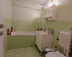 Appartement 3 chambres à vendre dans Cluj-napoca, zone Intre Lacuri