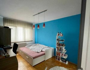 Appartement 4 chambres à vendre dans Cluj-napoca, zone Manastur