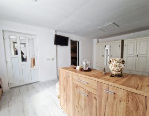Casa la tara, la 30 min de Cluj – renovata, livada pe rod si teren 1000 mp