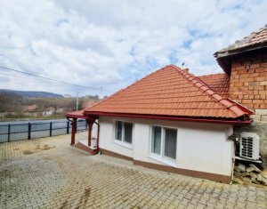 Casa la tara, la 30 min de Cluj – renovata, livada pe rod si teren 1000 mp